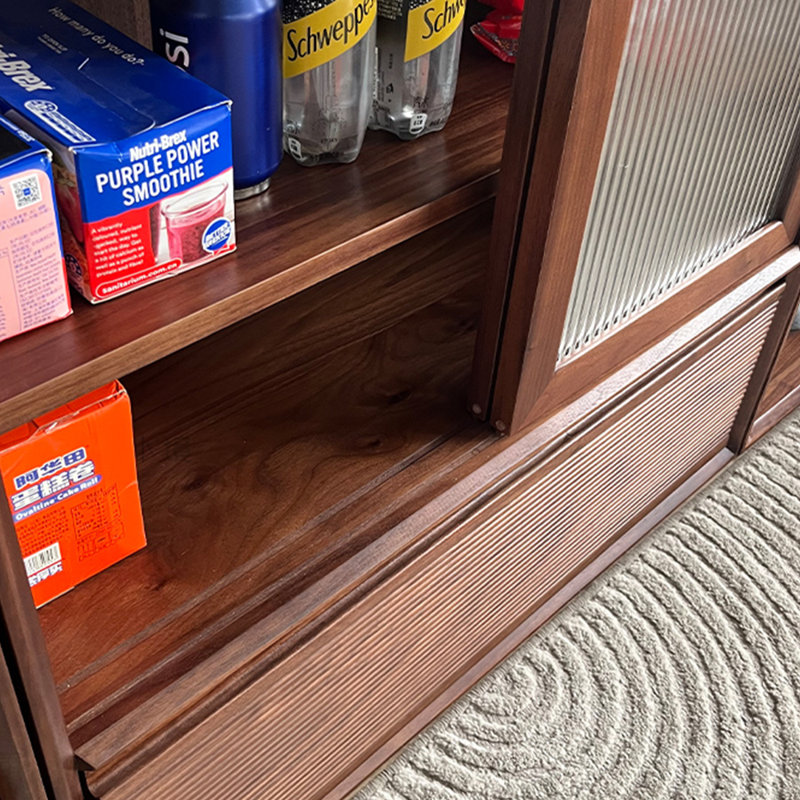 Petite bibliothèque au sol de style européen