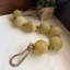 Guirlande de boules en verre vert olive dépoli, style côtier, avec boucles en corde naturelle, 99 cm de hauteur-136074553-136074556