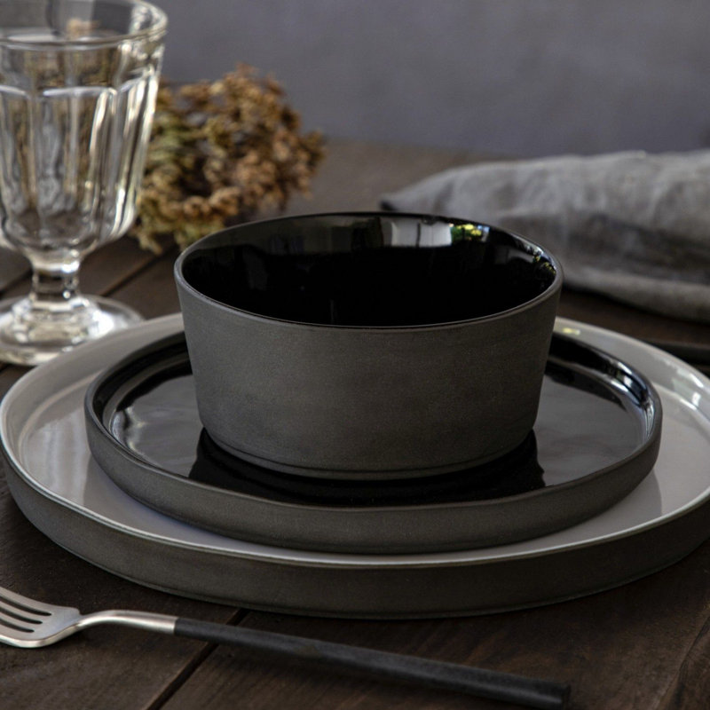 Lagoa Stoneware Salad/Dessert Plate, Black