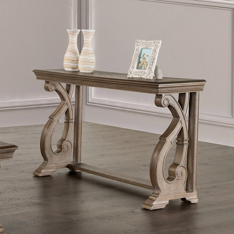 Table de canapé en bois massif de style traditionnel avec pieds sculptés et finition chêne vieilli, parfaite pour les salons élégants.