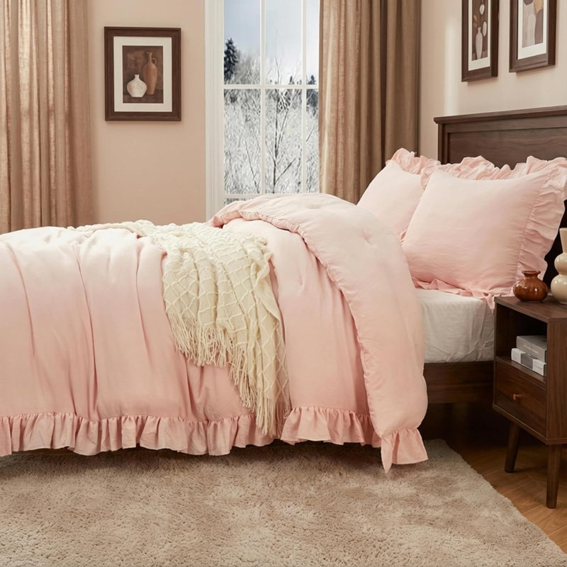 Ensemble d'édredon à volants rose pour grand lit. 3 pièces d'édredon en microfibre légère et moelleuse toutes saisons de style campagne française rétro. Rose. 90 x 90 po