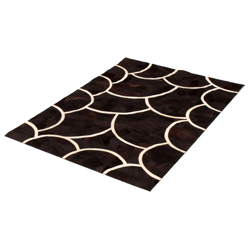 Tapis brun / blanc en cuir de vache fabriqué à la main Arve