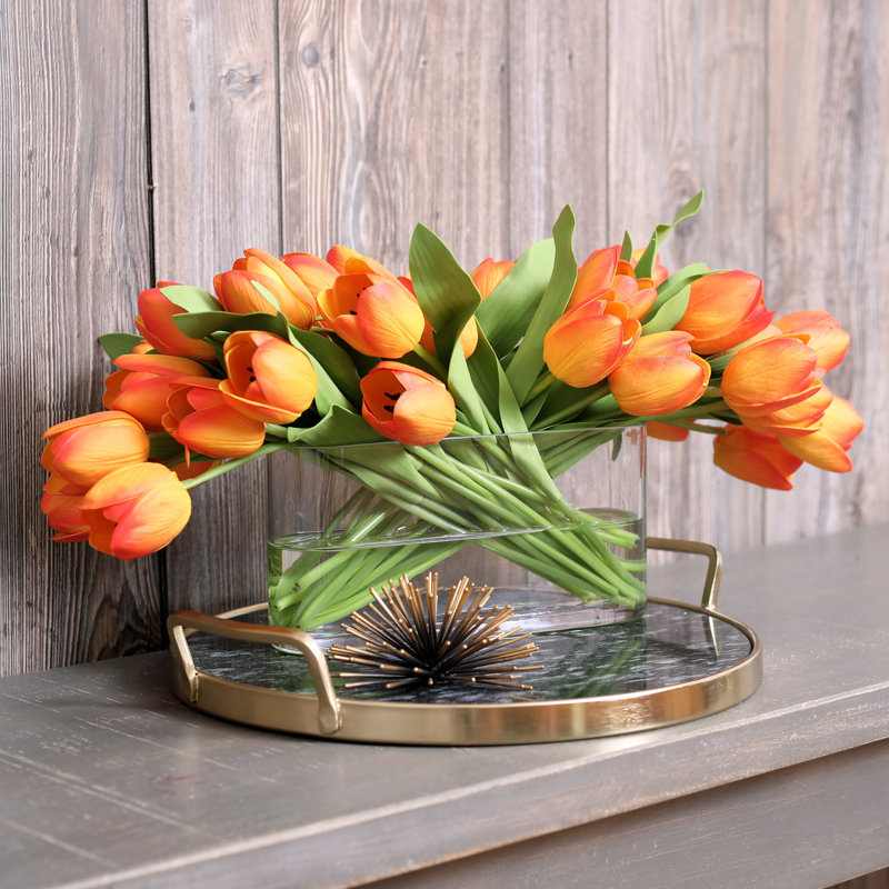 Arrangement floral de tulipes dans un vase, Orange