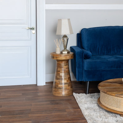 Table d'appoint fabriquée à la main en bois de manguier avec motif de carreaux patchwork et finition naturelle - hauteur 21,75 po
