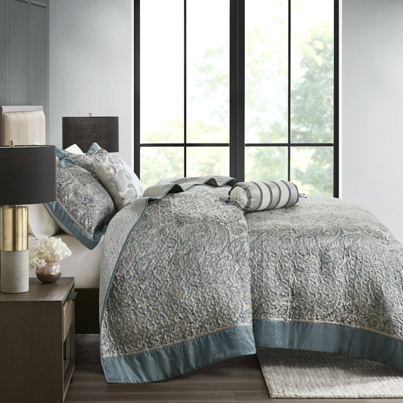 2709261856 Comforter