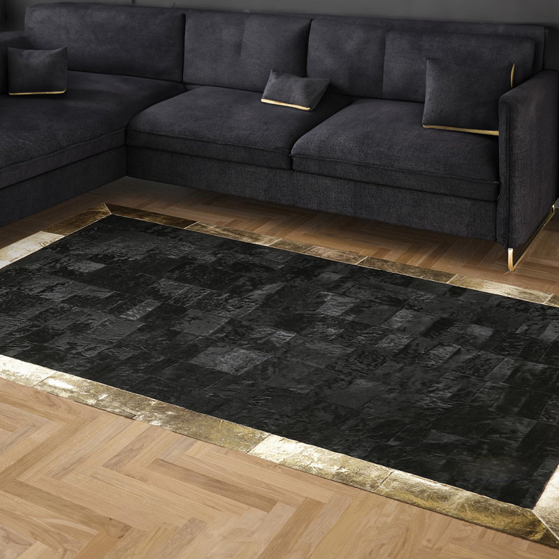 Tapis noir en peau de vache véritable avec bordure dorée, Rectangle 4pi x 6 pi