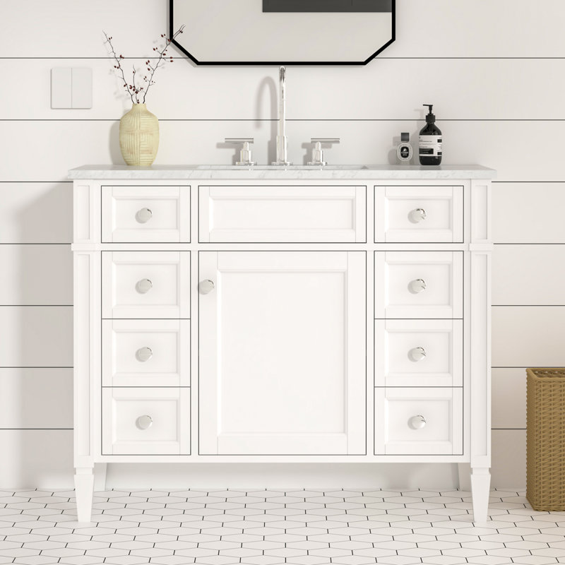 Ensemble de meuble-lavabo autoportant blanc mat avec plateau en marbre de Carrare de 42 po Alexxis, Blanc