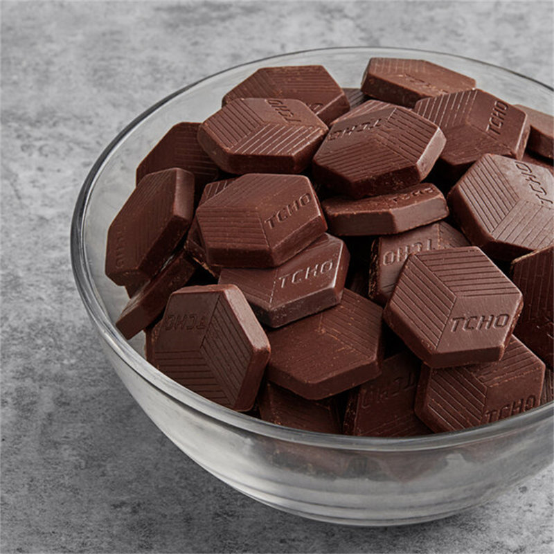 TCHO Choco Charms 60,5% chocolat noir hexagones 6,6 lb - 3 / Pièces WS-409TCHARMS