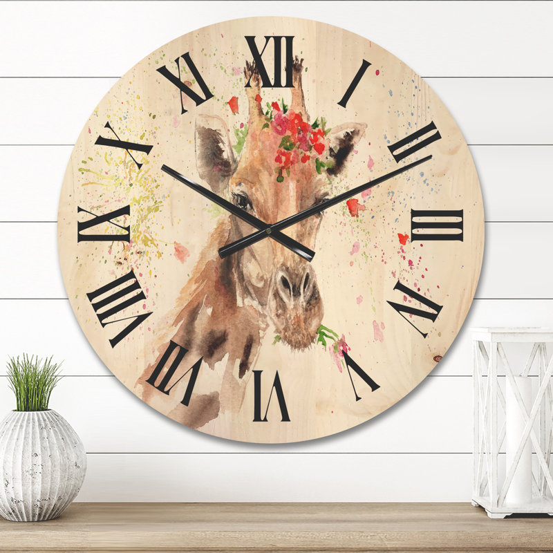 Portrait d'une girafe avec horloge murale en bois III, Moyenne