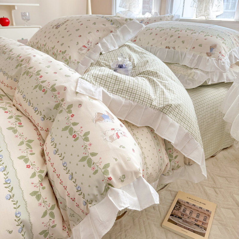 Microfiber Floral Print Comforter Set, Queen Comforter + 2 Pillowcases