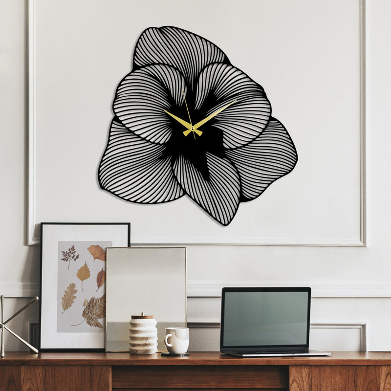 Horloge murale élégante en métal, noire, 27,6 po x 27,6 po | 100% métal, épaisseur: 0,06 pouce | Mécanisme silencieux, léger à 3,2 lb | Parfait pour les espaces de décoration intérieure et de bureau, élégant et fonctionnel