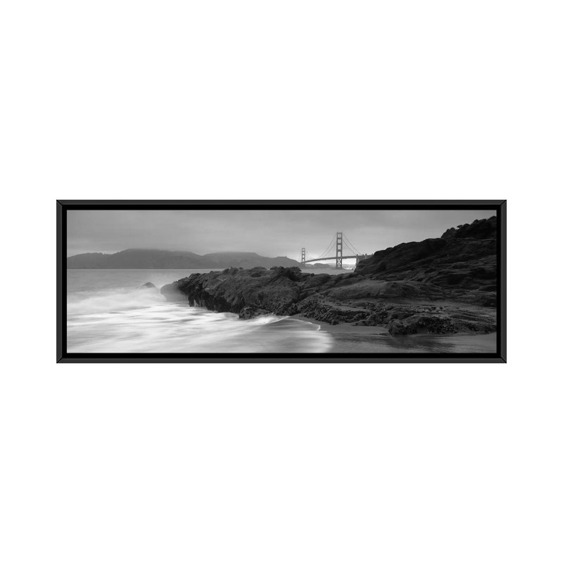 «Waves Breaking on Rocks, Golden Gate Bridge, Baker Beach, San Francisco, California, USA», reproduction de photo sur toile