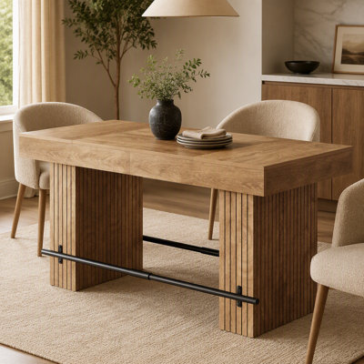 Table de bar de 62,2 pouces, table de comptoir industrielle pour pub et salle à manger avec plateau brun rustique et repose-pieds en métal, idéale pour les espaces de réception.
