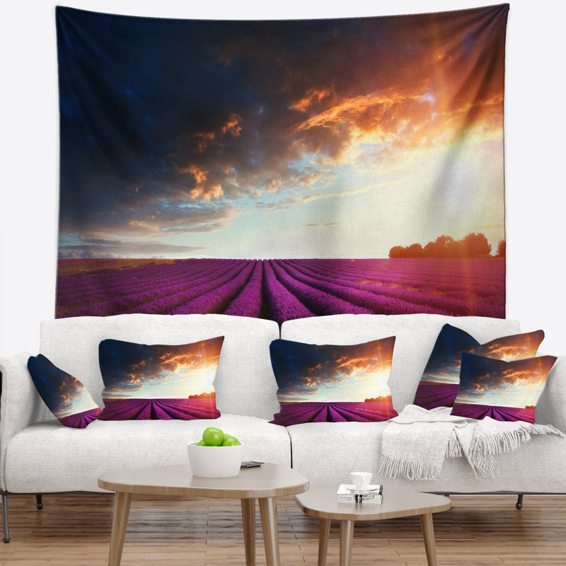 Motif floral de champ de lavande sous un ciel nuageux, H 50 po x l 60 po