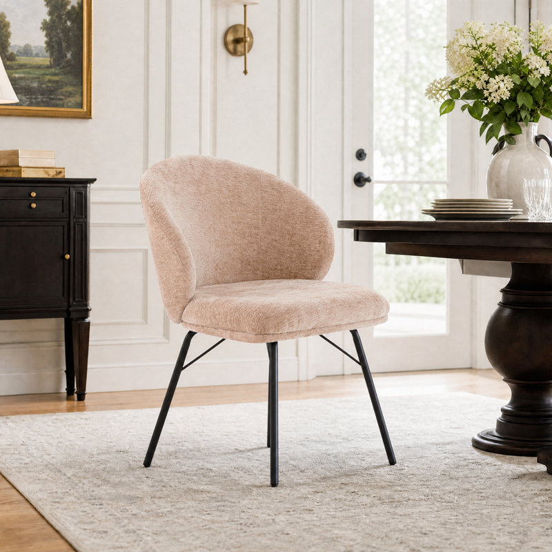 Chaise d'appoint de salle à manger rembourrée en chenille moderne avec dossier en coquillage et accoudoirs sans accoudoirs avec pieds en métal noir pour la cuisine et la chambre à coucher