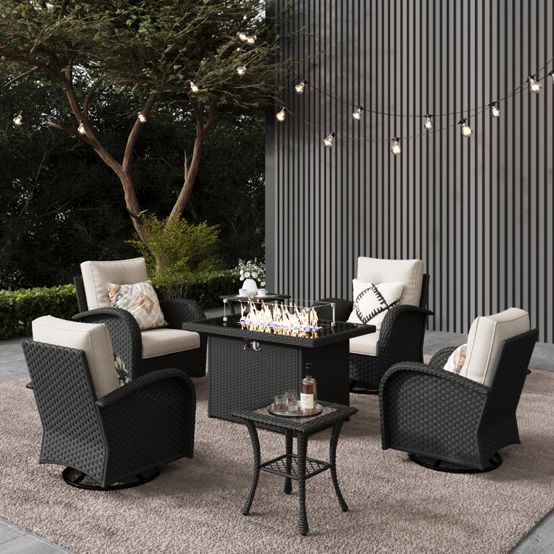 Ensemble de mobilier d'extérieur 7 pièces avec foyer et table modulaire en rotin et osier Lark Manor ™, Beige