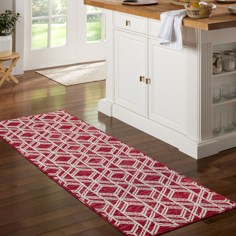 TOWN & COUNTRY EVERYDAY Walker Modern Diamond Everwash Non-Slip Backing Kitchen Mat, Red, Runner 2' x 6'