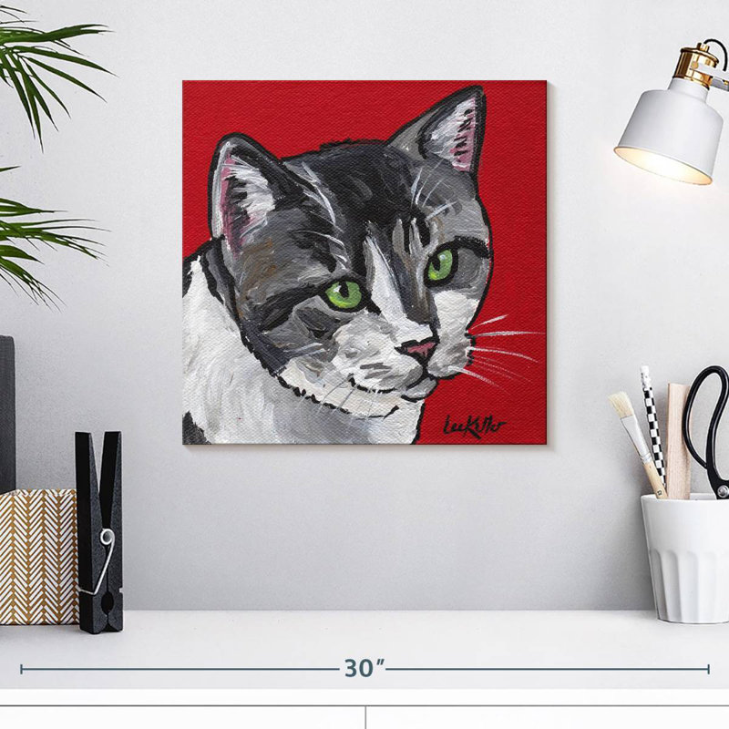 Chat tigré sur fond rouge, H 16 po x l 16 po