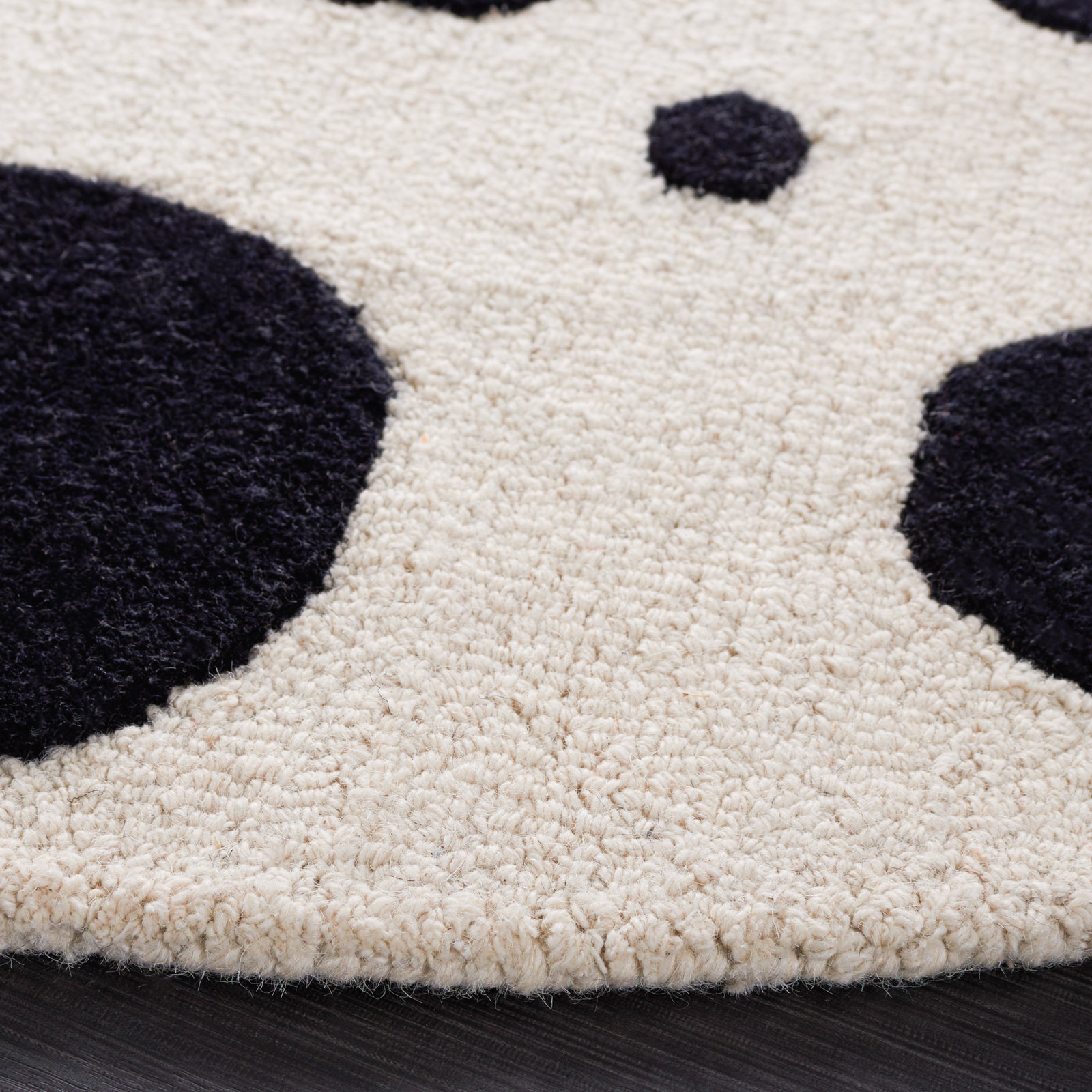 Camey Ivory Black Hand-Tufted Rug, Round 6'
