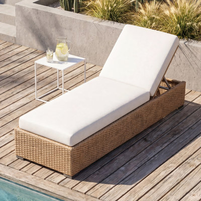 Chaise longue de patio en osier à 5 positions avec coussin en oléfine de 5 po d'épaisseur