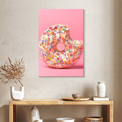Yarlin Bite Of Donut