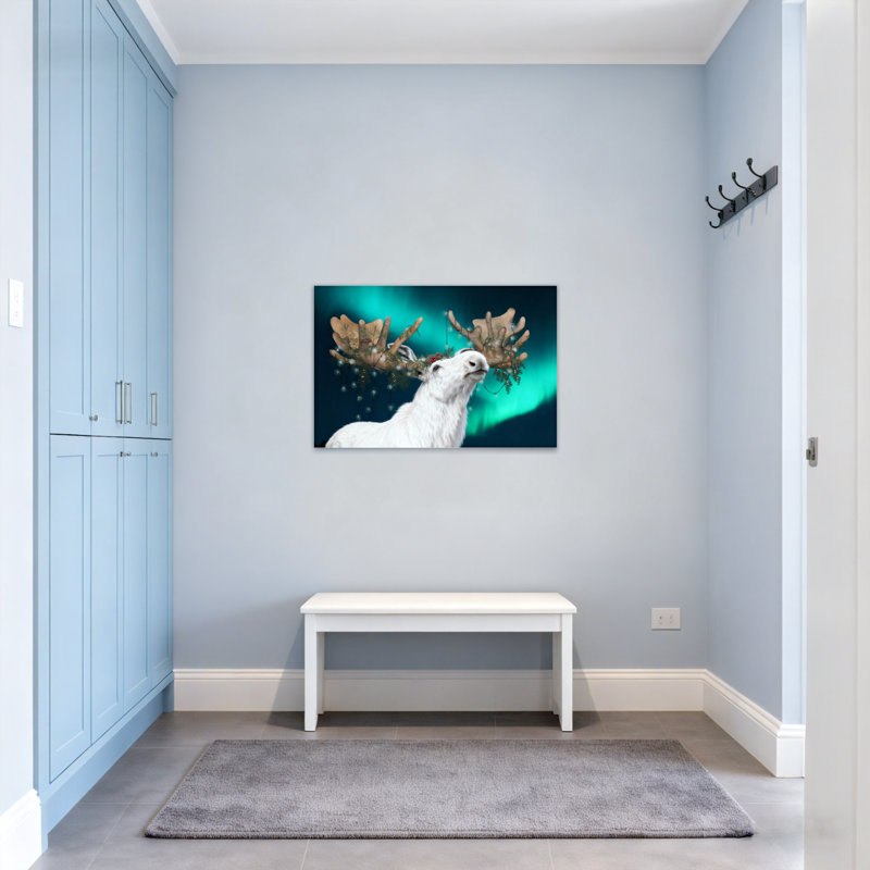 Renne blanc de Noël avec des bois décorés et des aurores boréales, H 16 po x l 24 po