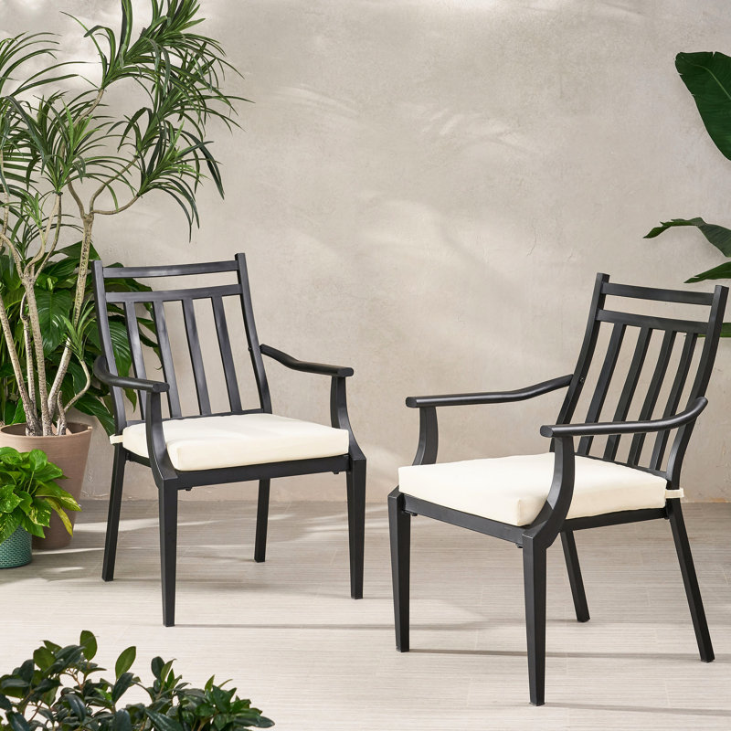 Chaise de salle à manger, noire, en bois, de style lattes ouvertes avec des pieds fuselés lisses, une version créative et intemporelle