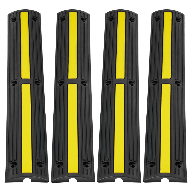 Rampe de protection de câble en caoutchouc de 39,37 po x 5,91 po x 1,22 po à 4 canaux, 1 canal, noir / jaune avec capacité de charge de 18 000 lb / essieu