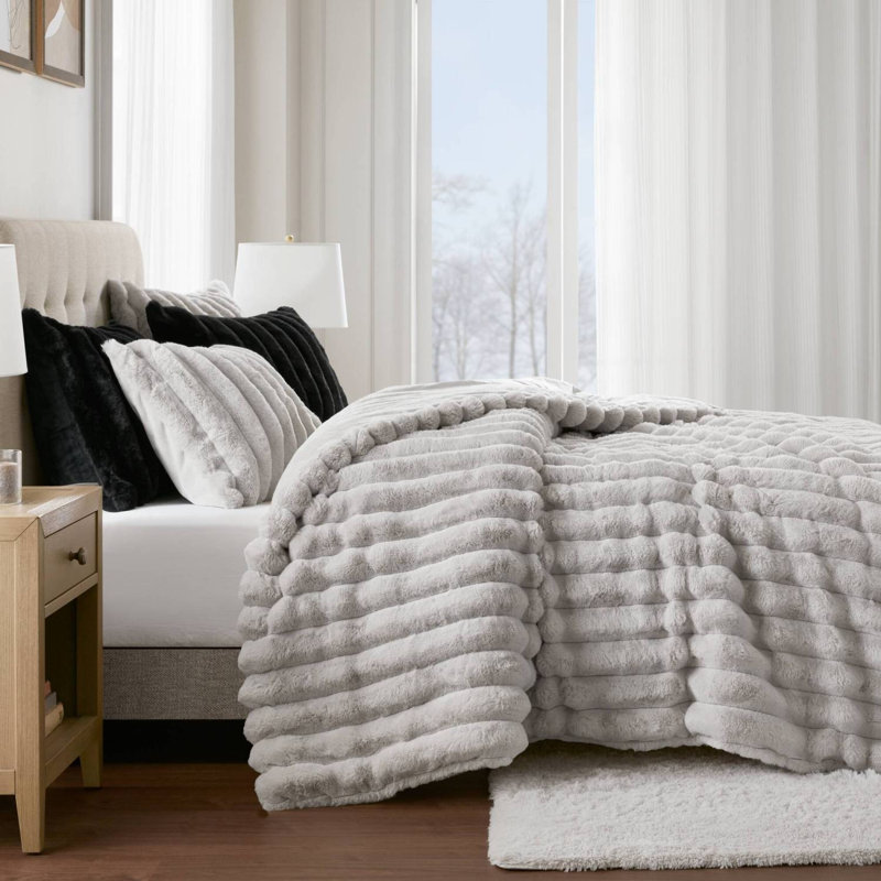 Ensemble d'édredon 3 pièces double / grand en fausse fourrure avec 2 taies décoratives assorties