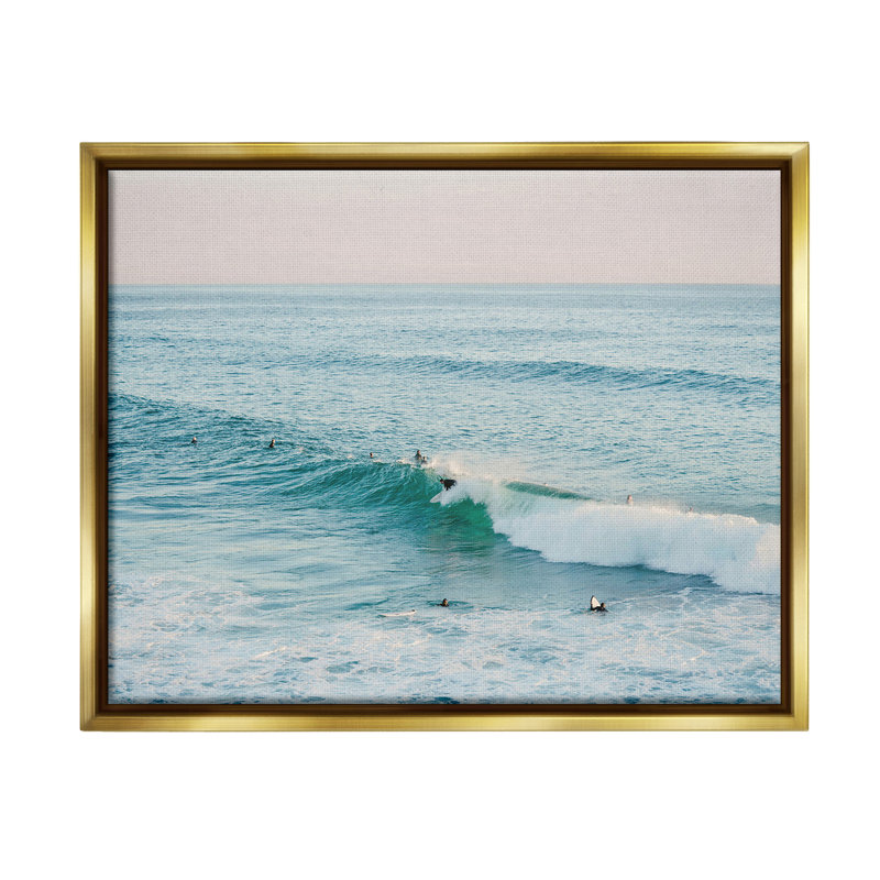 «Surfers Riding Waves Floater Frame» par Sissi et Seb sur toile, Cadre flottant métallique doré, H 21 po x l 17 po