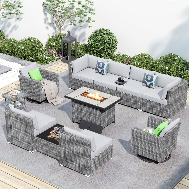 Ensemble modulaire d'extérieur en osier 8 saisons avec coussins, chaises berçantes pivotantes et foyer d'extérieur