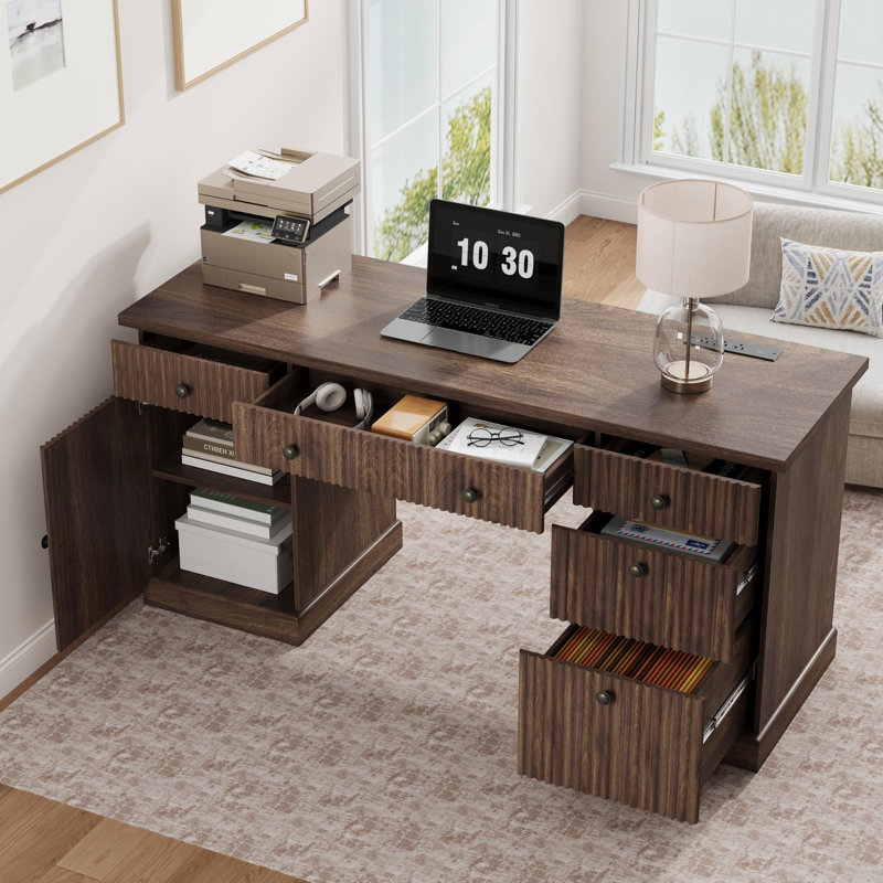 Bureau de direction 60 po moderne, bois cannelé avec tiroirs et prise de courant, poste de travail d'ordinateur brun noyer noir
