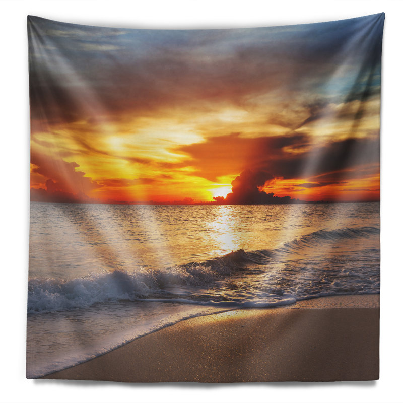 Tapisserie jaune sur une plage sombre, H 32 po x l 39 po