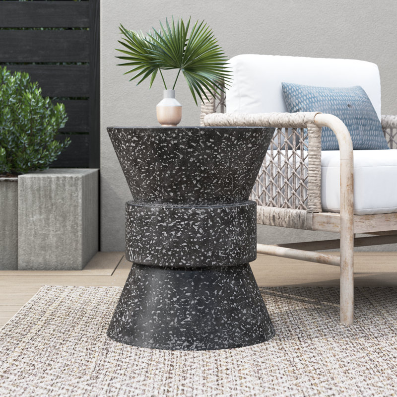 Round Outdoor Side Table , 18'' in. W 18'' in. D