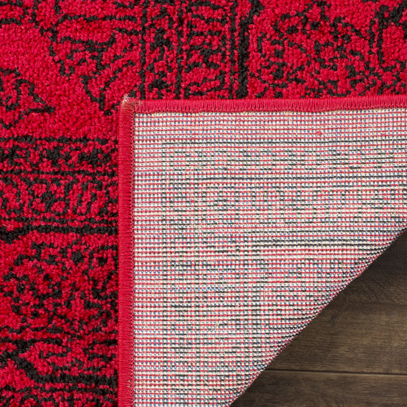 Tapis oriental de couleur sauge / ivoire Arrietty, Red/Black, Tapis de couloir 2 pi 6 po x 12 pi