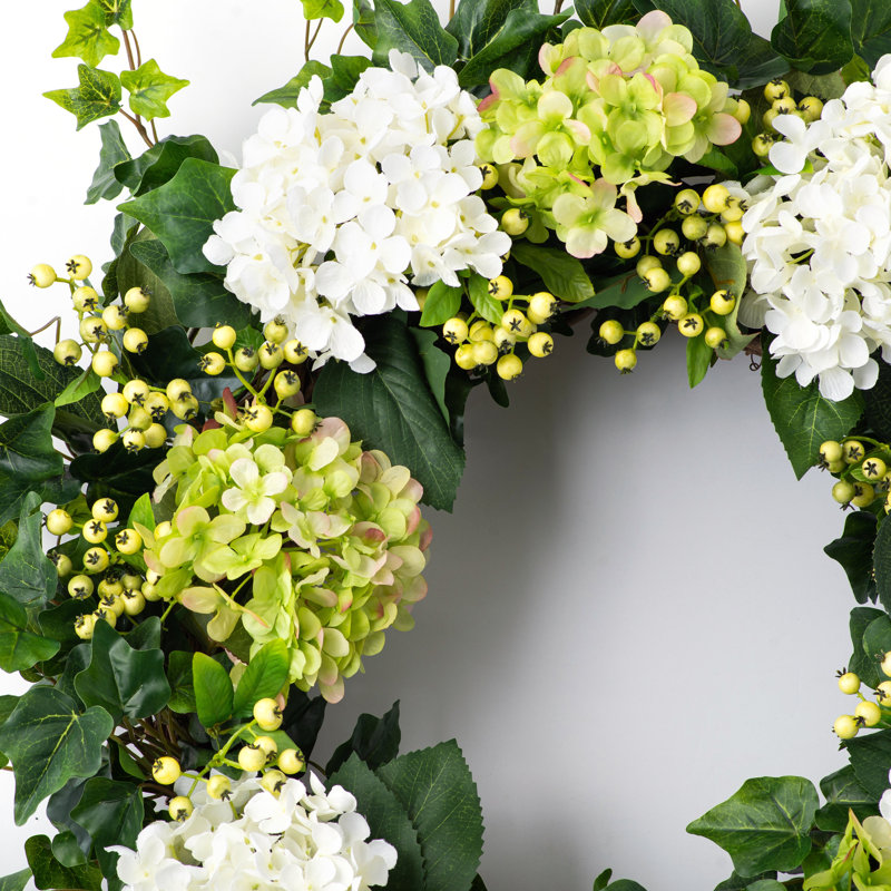 Couronne d'hydrangées en soie, H 30 po x L 30 po x P 5 po, Blanc / vert
