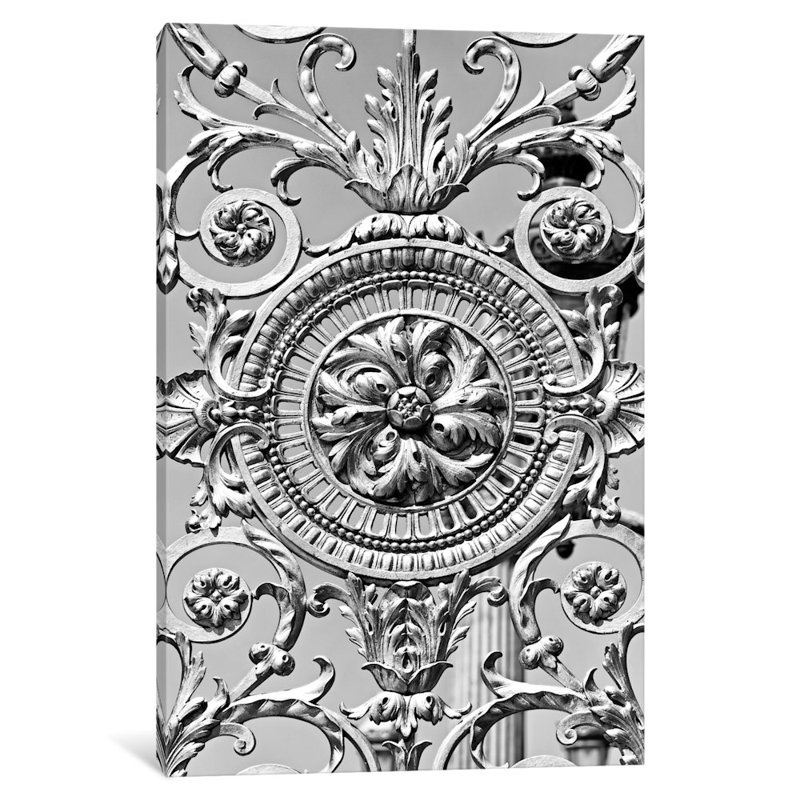 « royal french sculpture i », reproduction de photo, H 48 po x l 32 po x P 1,5 po, Toile avec cadre argenté