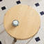 Table basse cylindrique fabriquée à la main, table ronde en bois avec piédestal robuste-130122398