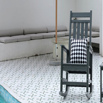 Chaise berçante d'extérieur avec texture bois