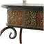 Console à motif floral en métal gaufré avec une tablette et pieds ornés de volutes