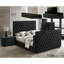Ensemble de table de chevet luxueux pour très grand lit très capitonné avec pied de lit en velours noir