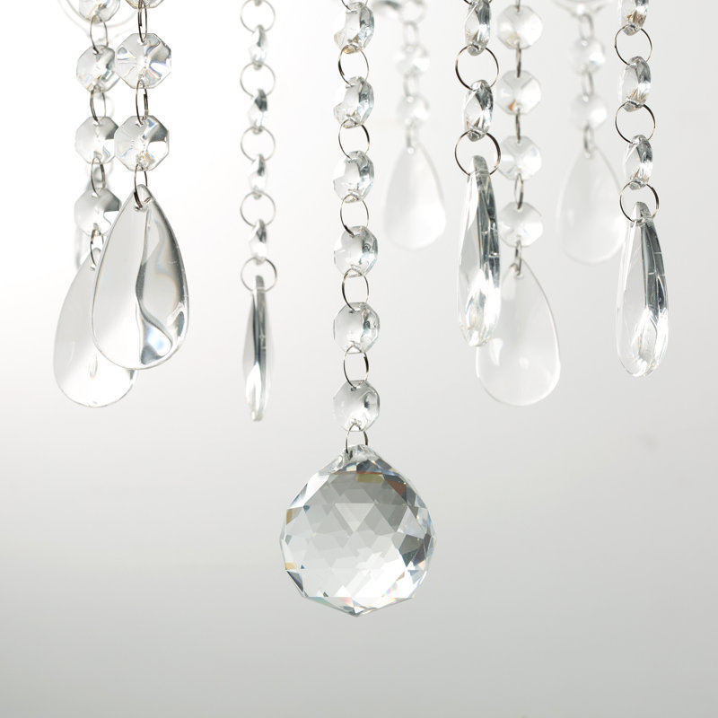 Lustre classique / traditionnel à 6 lumières de style bougie avec détails en cristal Chaskel