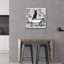 «Black Cat On Bathaign» par Rey Klimt, art mural en verre acrylique, 24 po x 24 po