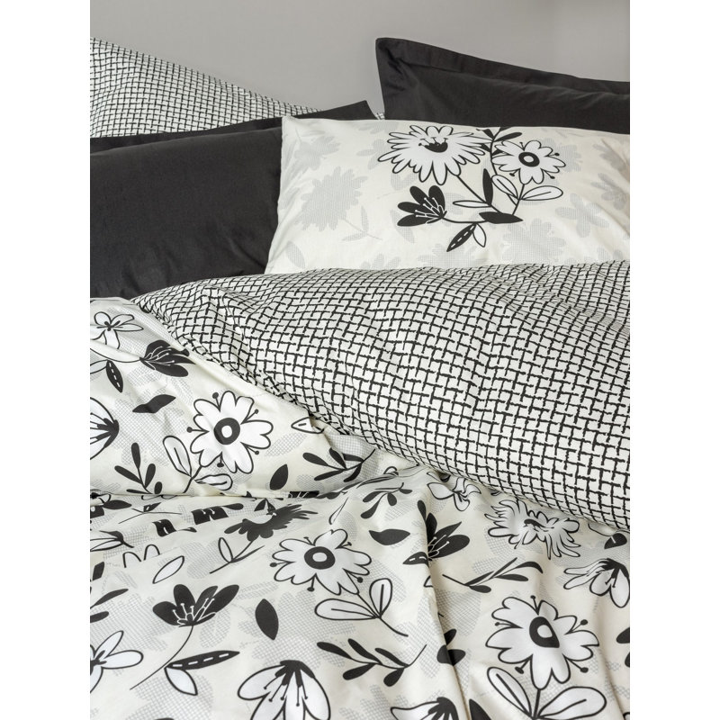100% Cotton Ranforce Single Quilt Cover Set, Black | Quilt Cover: 63 x 87, Flat Sheet: 71 x 94, Pillowcase: 20 x 28 | Pigment Printed, Machine Washable, 145 Thread Count, Button Closure | Elegant & Comfortable Bedding