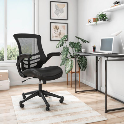 Élégante chaise de bureau en filet à dossier moyen avec accoudoirs réglables