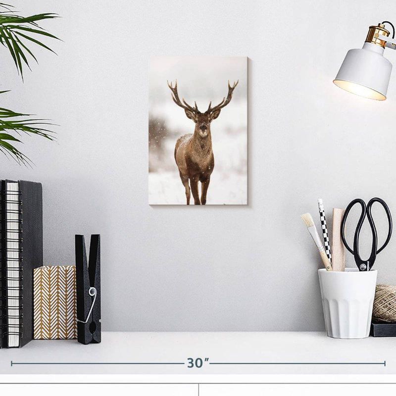 Cerf enneigé, H 12 po x l 8 po