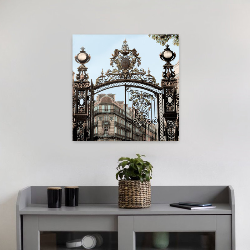 Paris Gates 2, architecture contemporaine, H 18 po x l 18 po