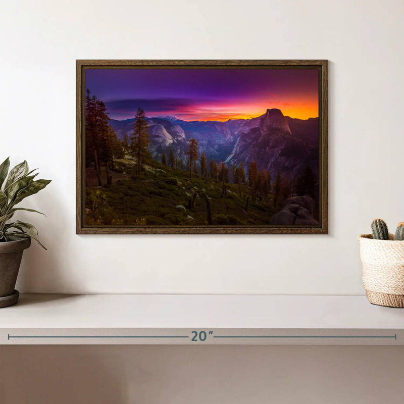 Lever de soleil sur un demi-dôme, 13 po x 9 po, Cadre flottant noyer