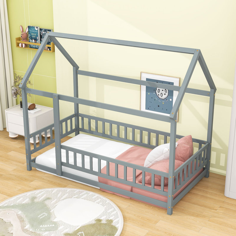 Lit et matelas avec bibliothèque Hammondsport House par Harper Orchard, Simple, gris