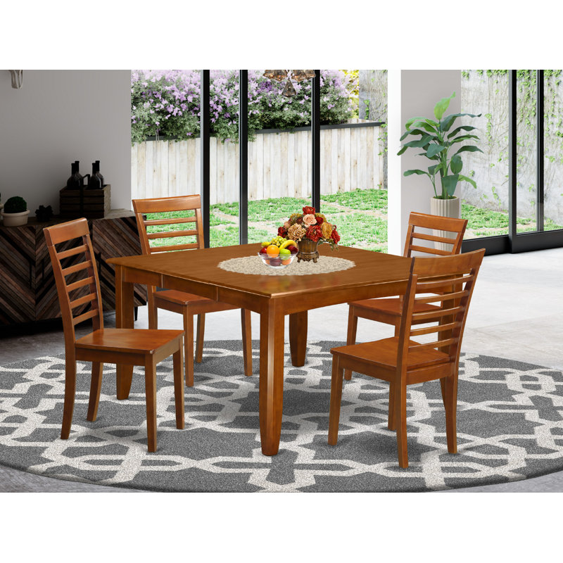 L'ensemble de table de salle à manger 5 pièces pour 4 personnes comprend une table de cuisine carrée avec rallonge papillon et 4 chaises de salle à manger, brun selle